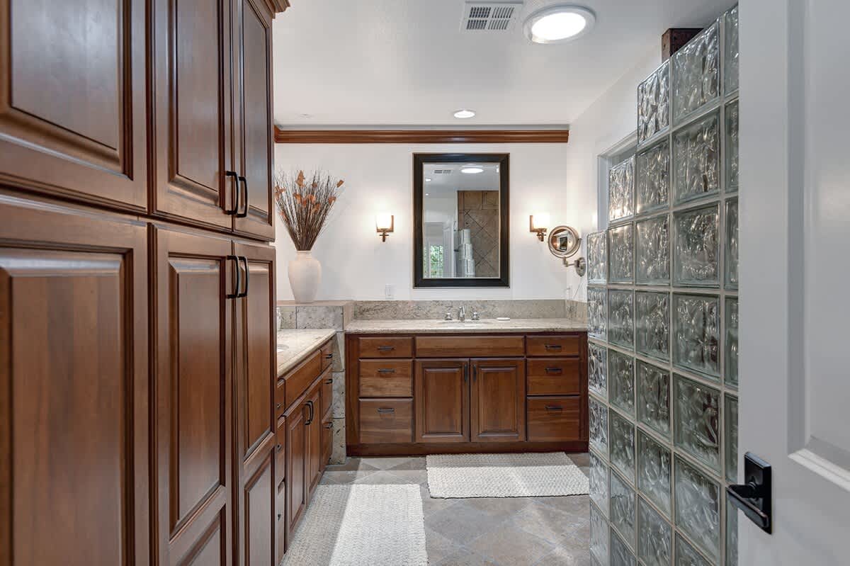 MAIN BATHROOM