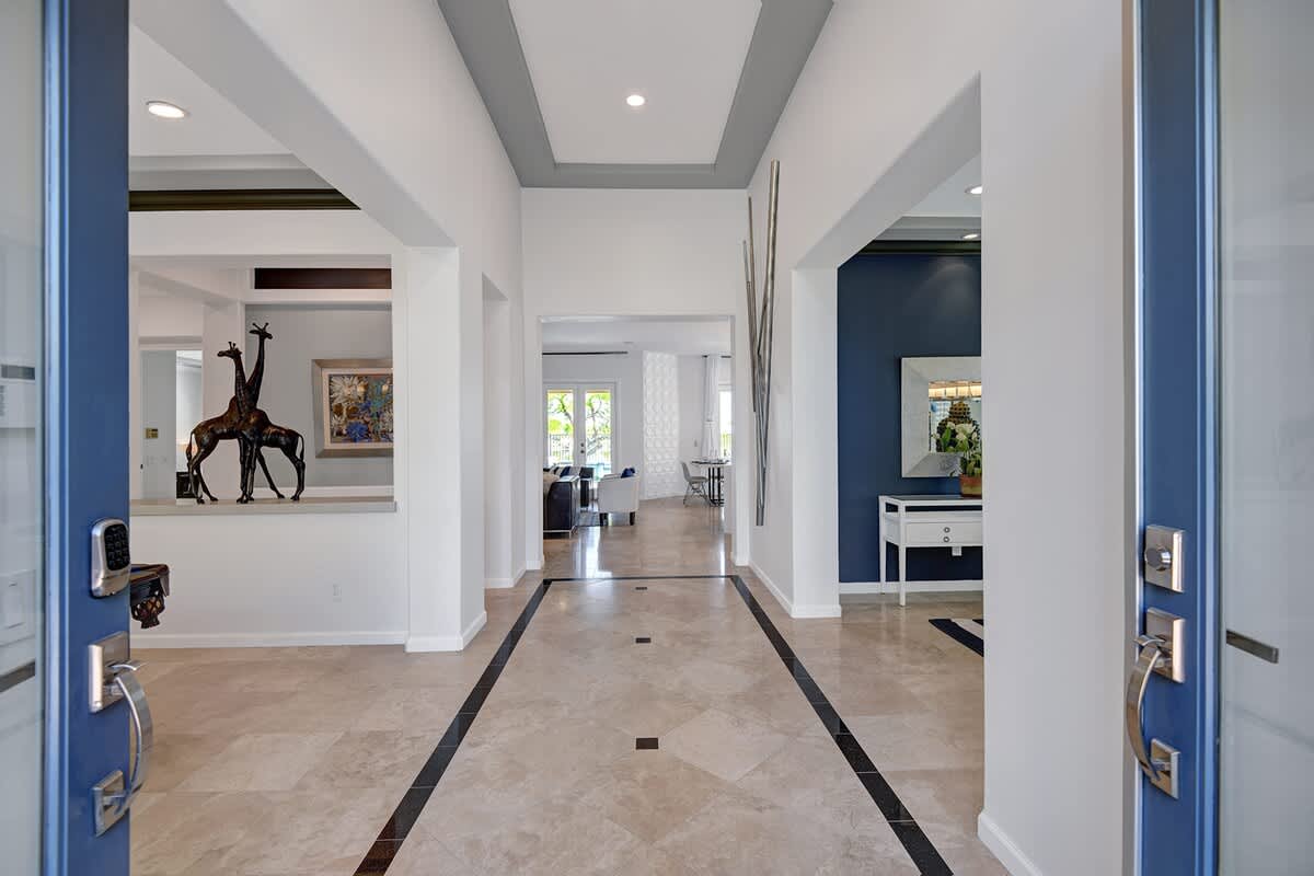 ENTRY WAY REVERSE