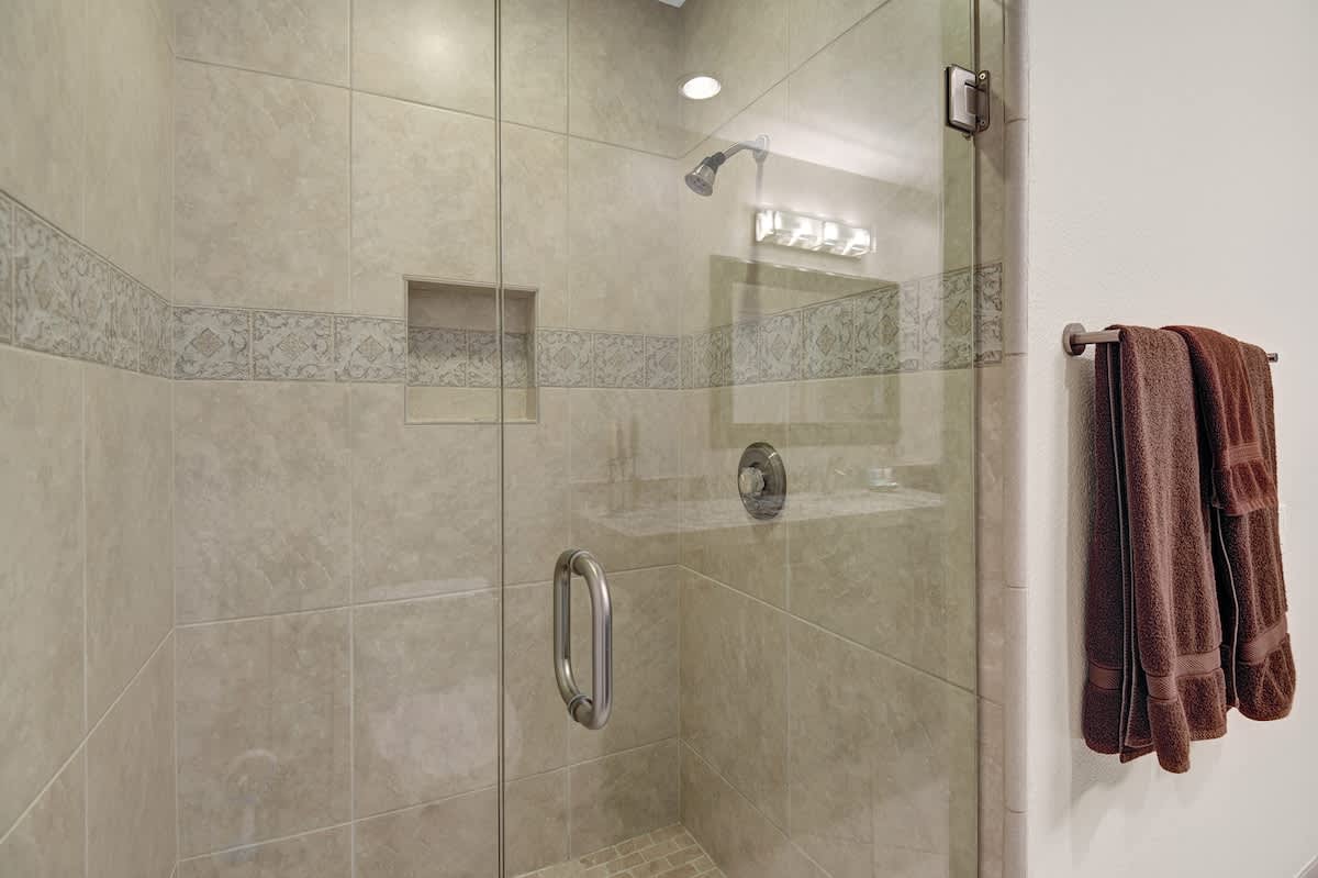 GUEST SHOWER