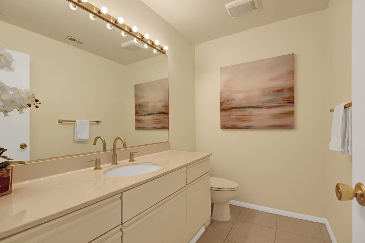 POWDER ROOM.jpg mls