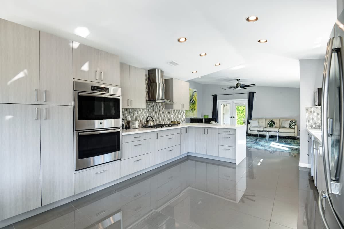 KITCHEN REVERSE