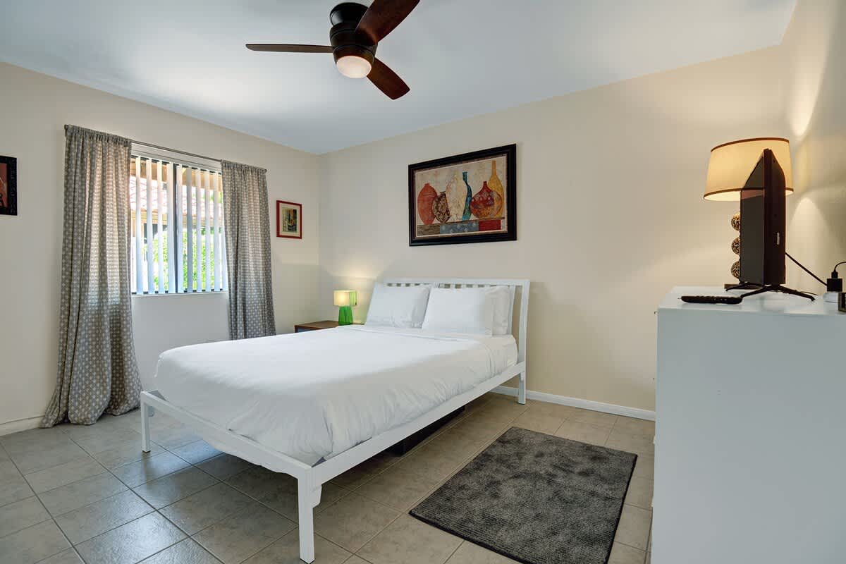 BEDROOM 2