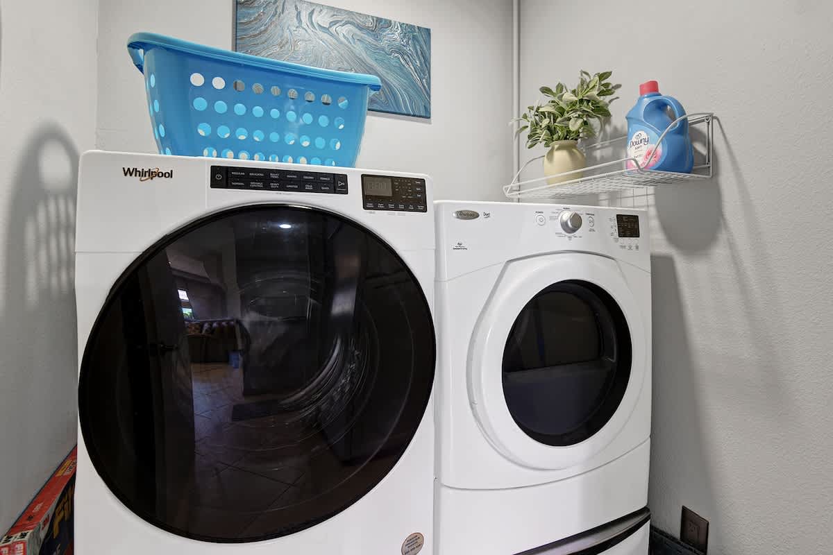 LAUNDRY.jpg  mls