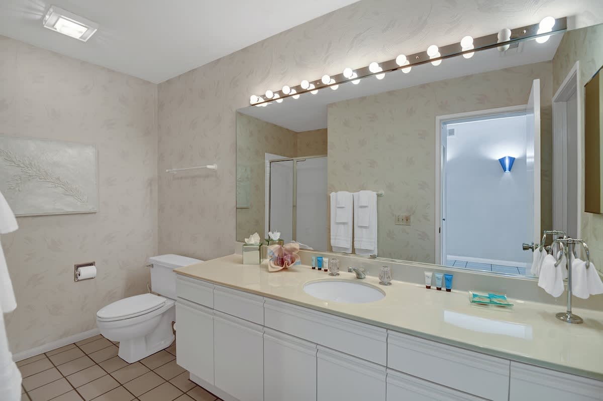 GUEST BATHROOM