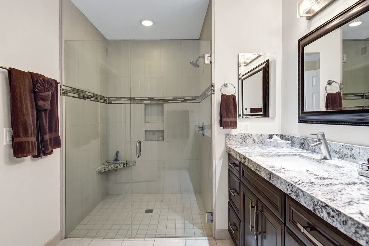MAIN BATHROOM