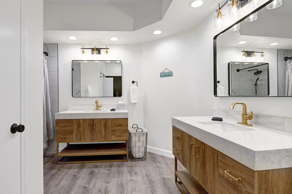 MAIN BATHROOM