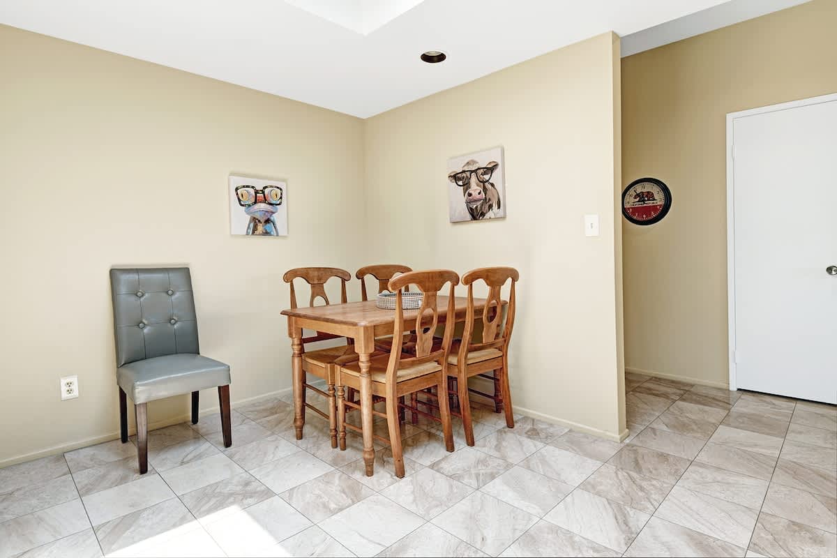KITCHEN TABLE