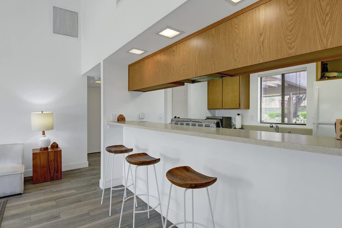 KITCHEN BAR TOP