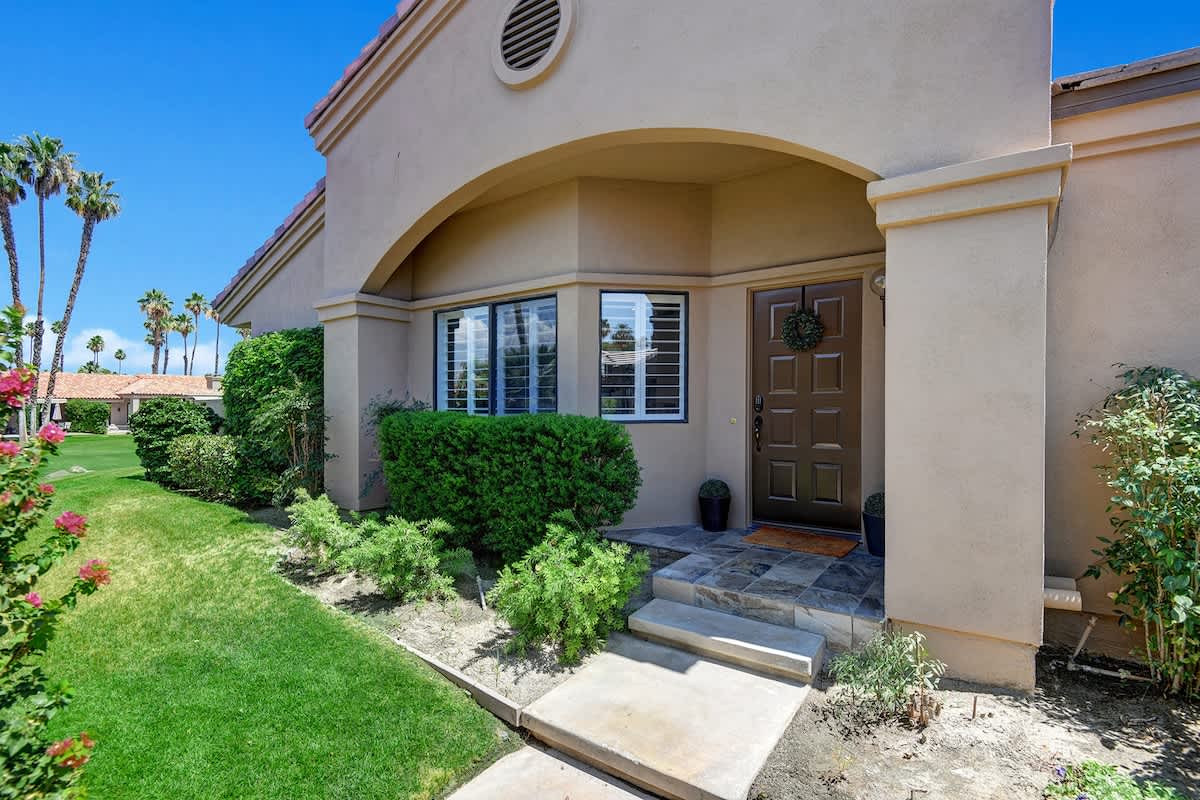 FRONT DOOR.jpg mls