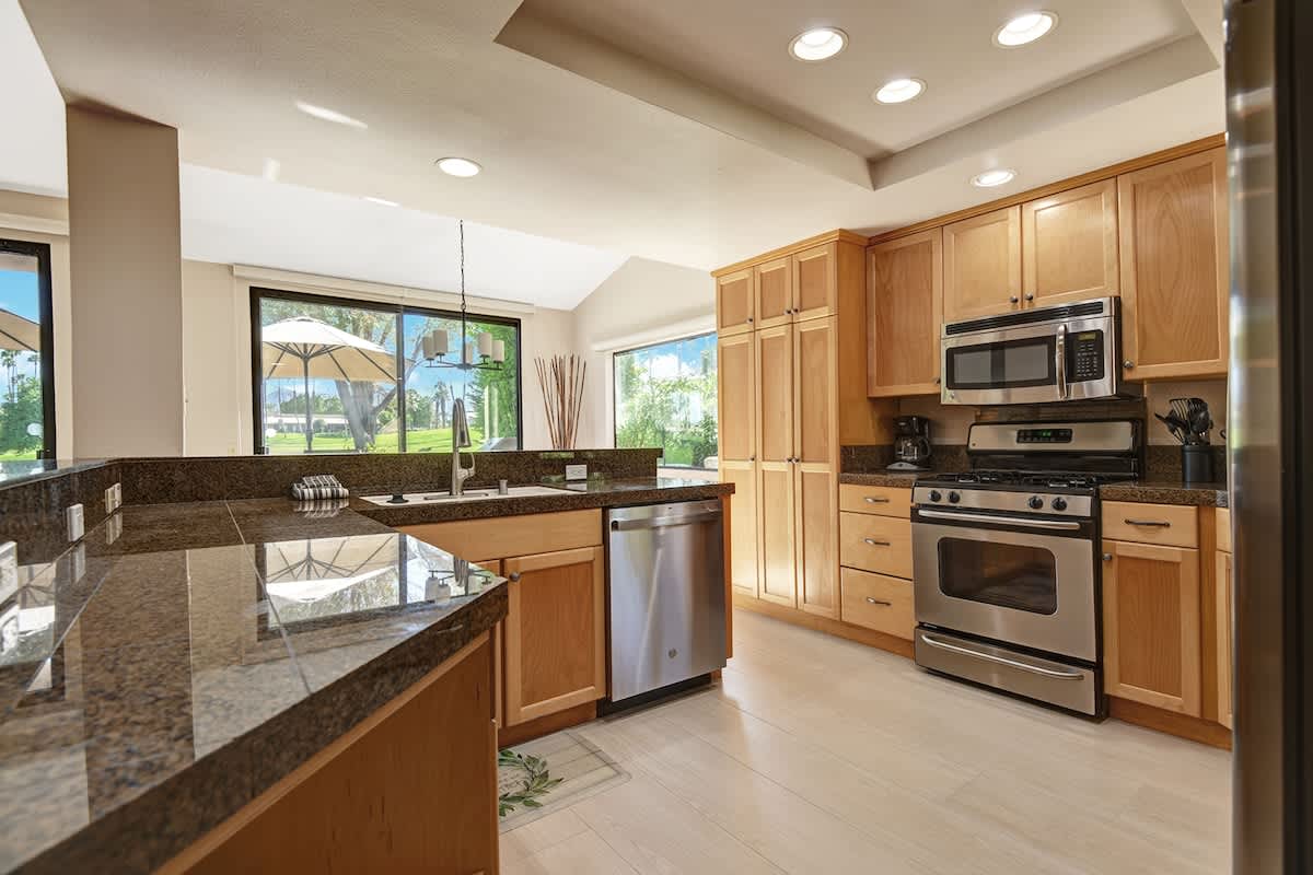 KITCHEN REEVERSE