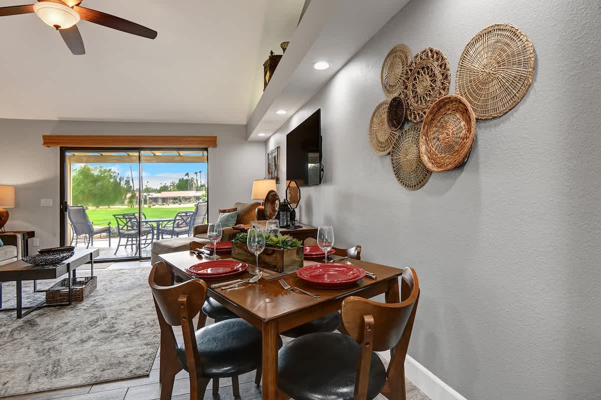 DINING TABLE REVERS