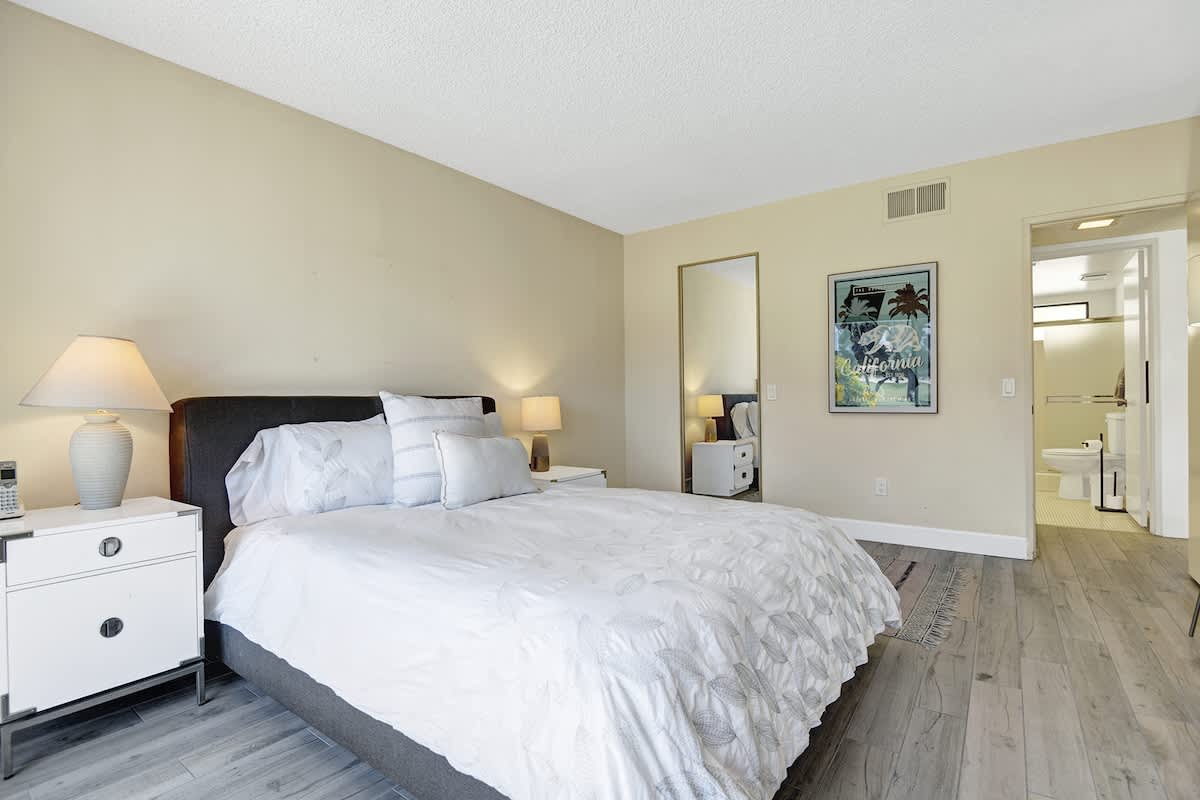 BEDROOM 1 with King