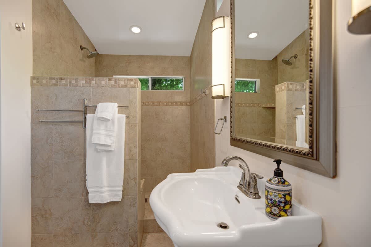 CASITA BATHROOM