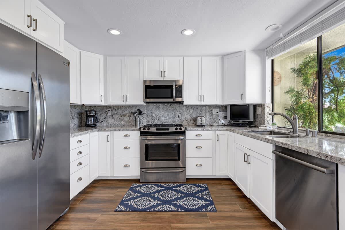 KITCHEN TIGHT. mls