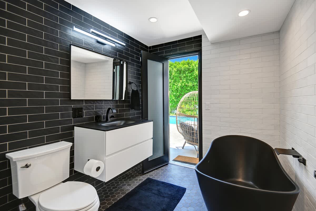 MAIN BATHROOM