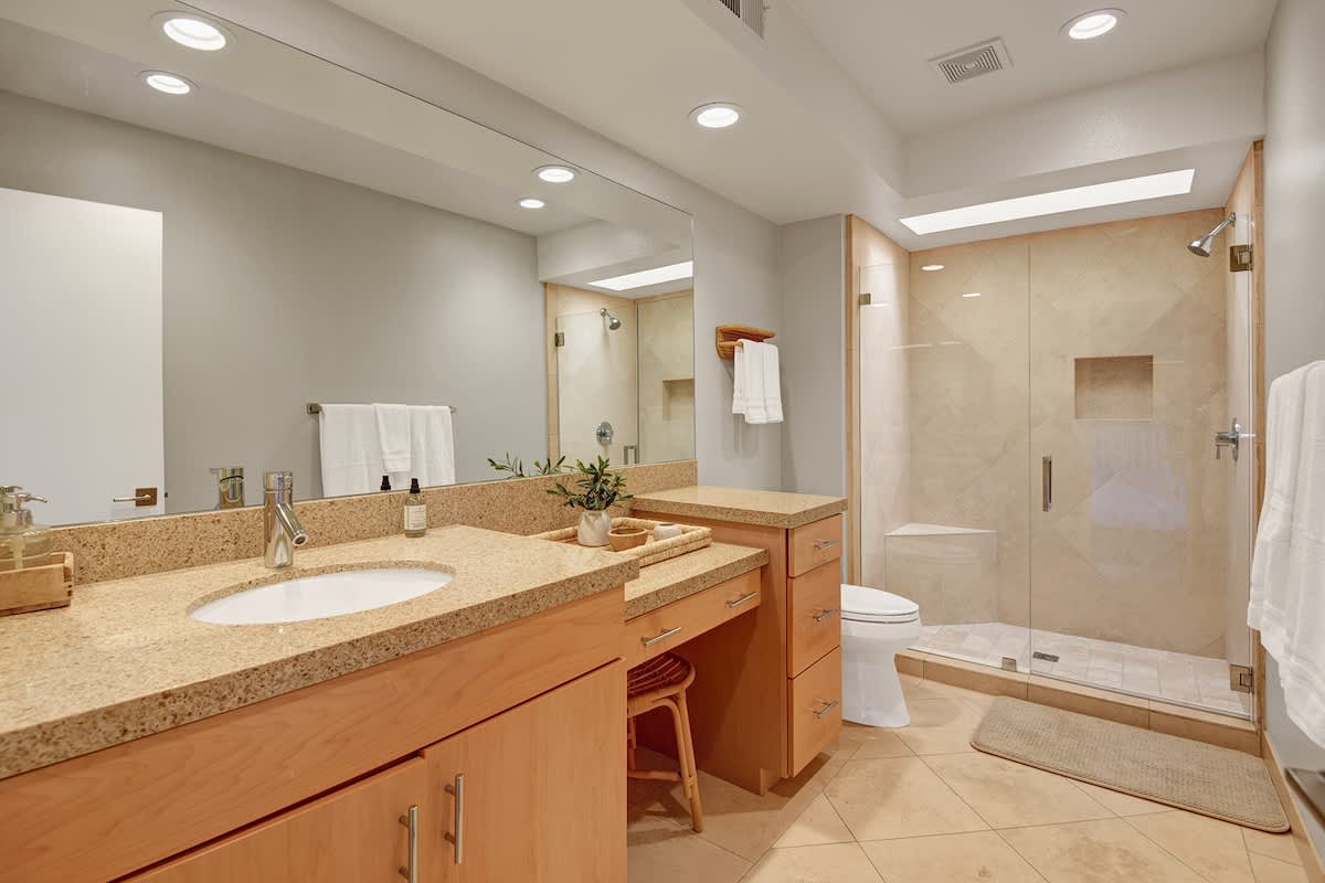 BEDROOM 1 BATHROOM.jpg mls