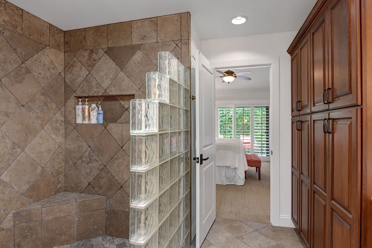 MAIN BATHROOM SHOWER