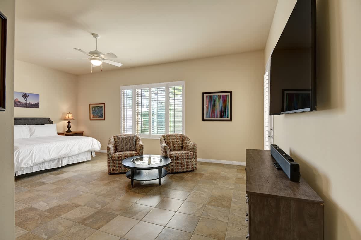 MAIN BEDROOM