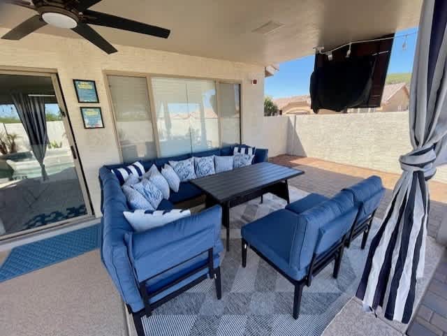 OUTDOOR SEATING