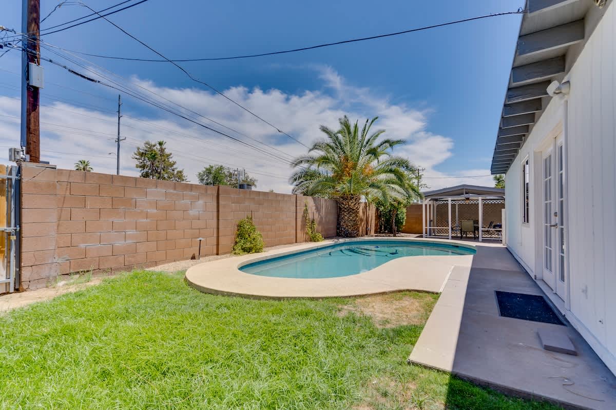 Pool/Yard