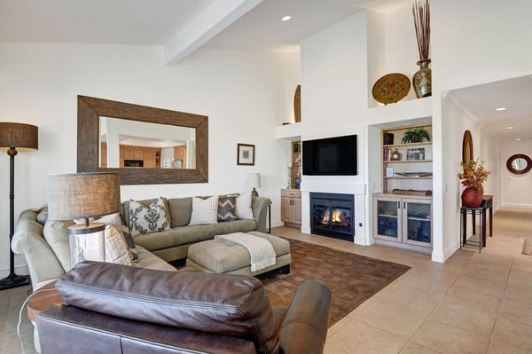 LIVING ROOM REVERSE