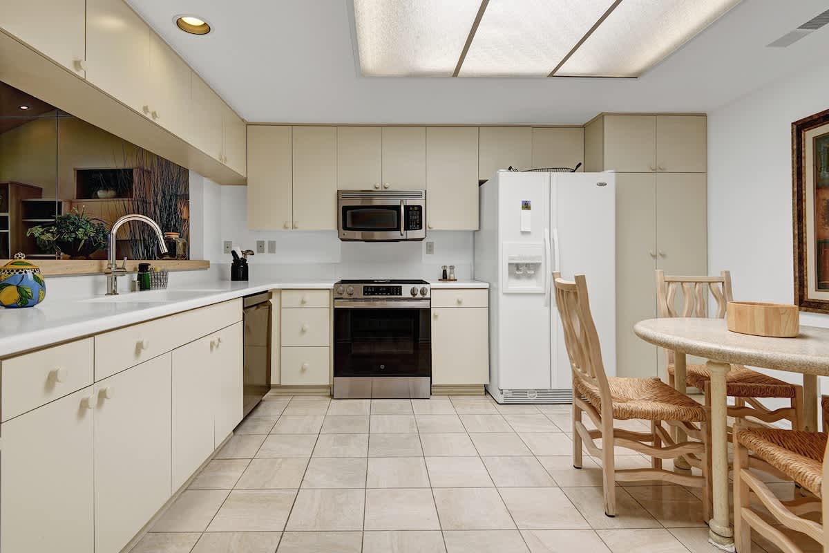 KITCHEN.jpg mls