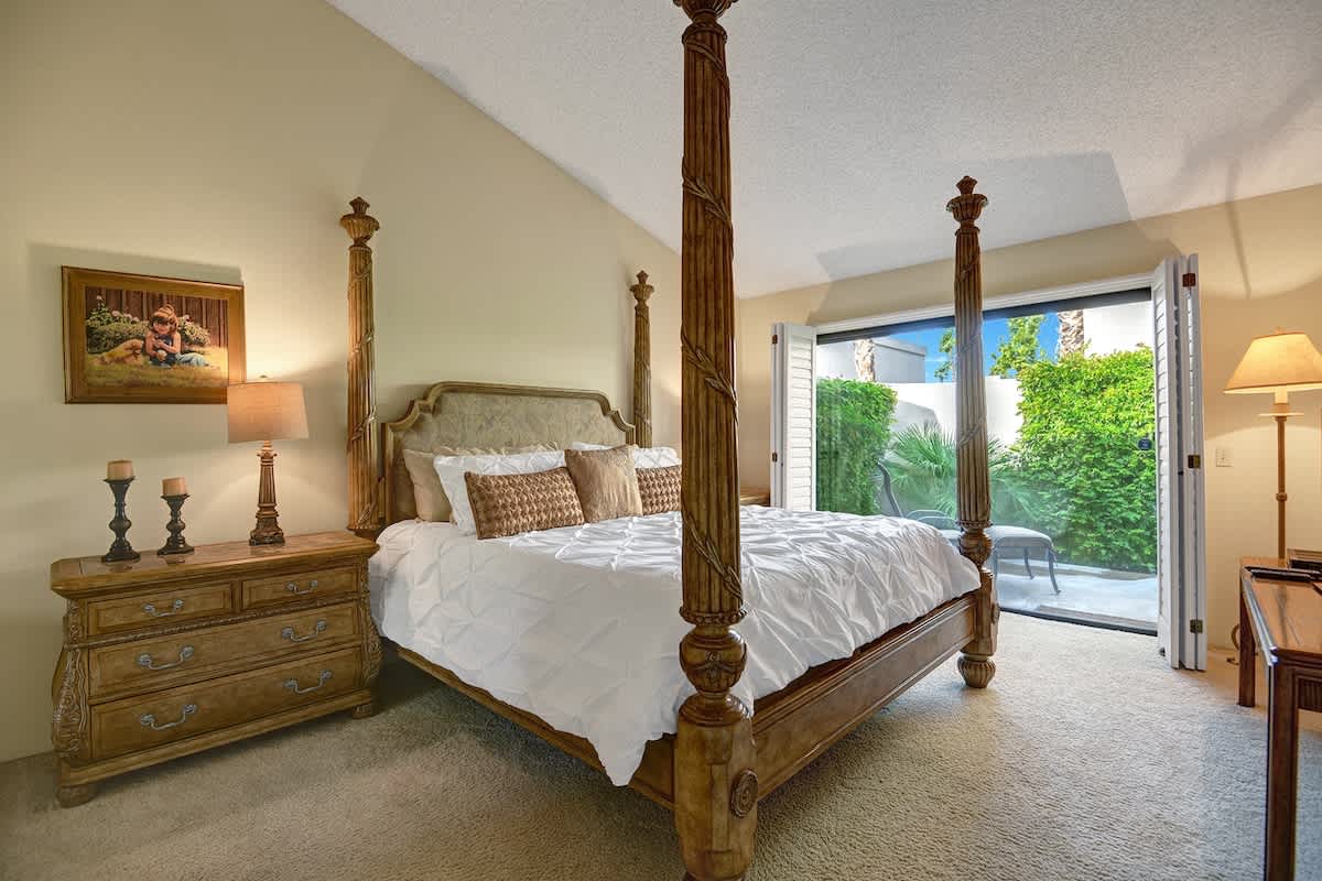MAIN BEDROOM