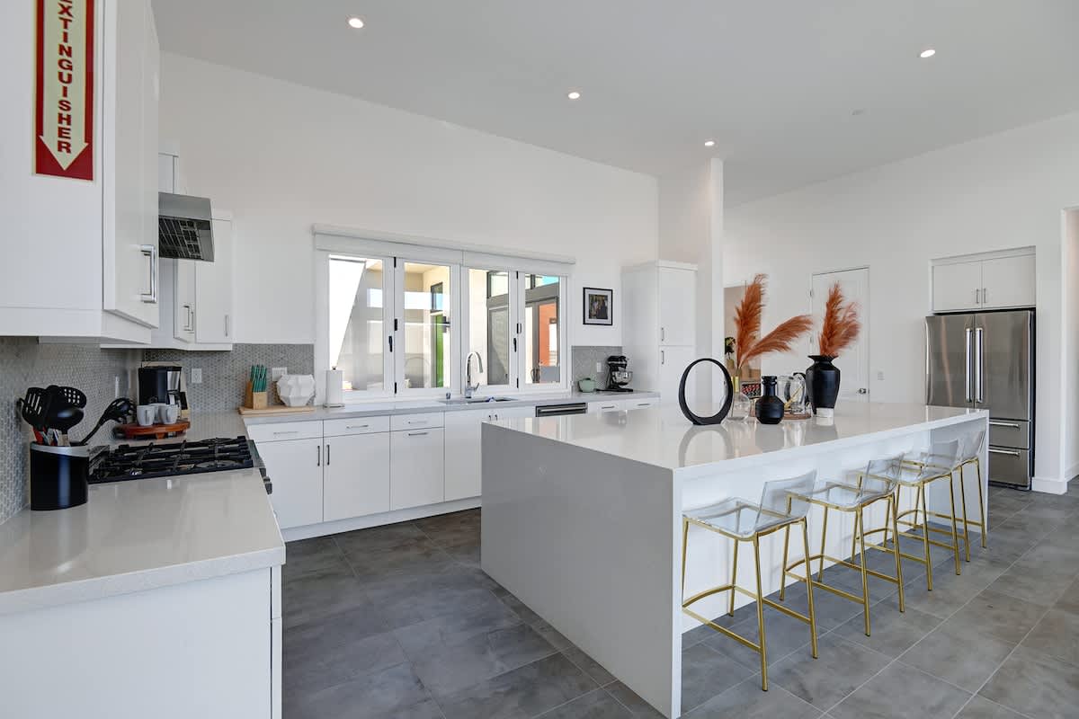 KITCHEN REVERSE