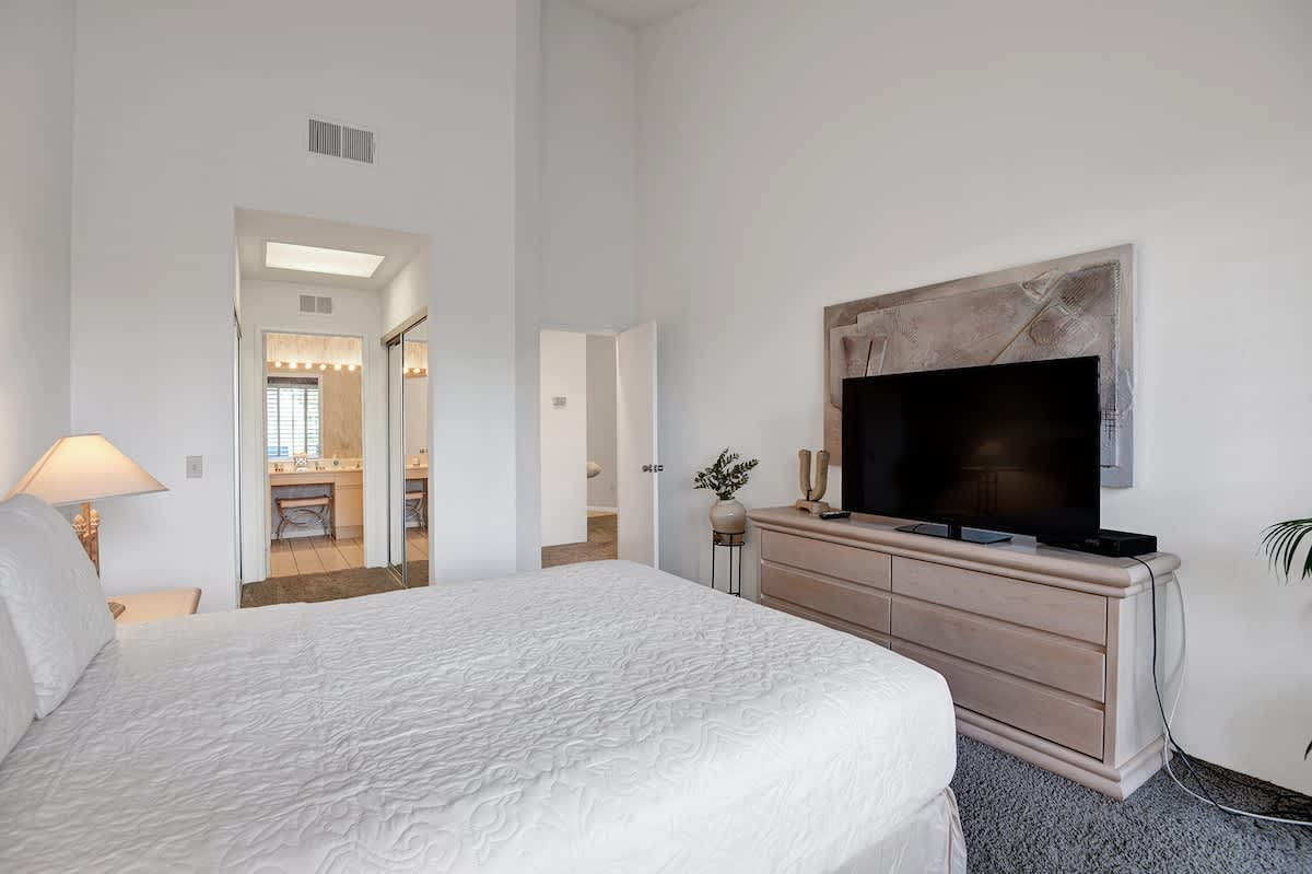 MAIN BEDROOM