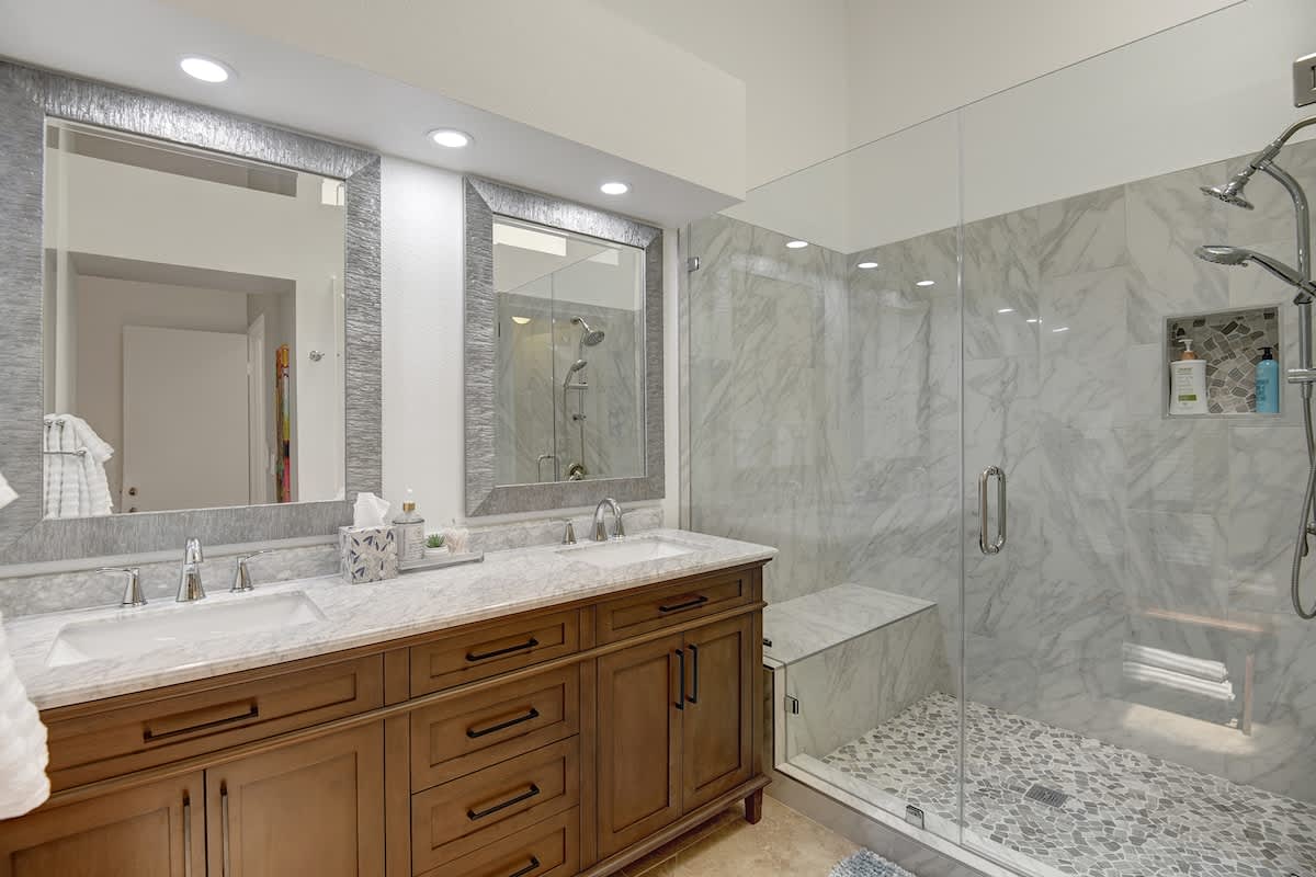 MAIN BATHROOM