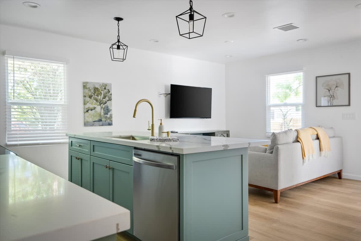 Kitchen/Living Area