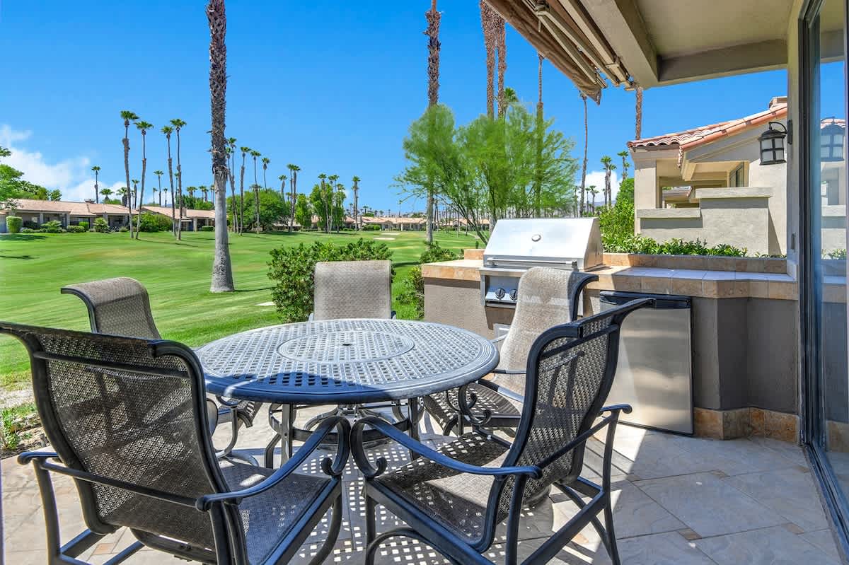 PATIO TABLE.jpg mls