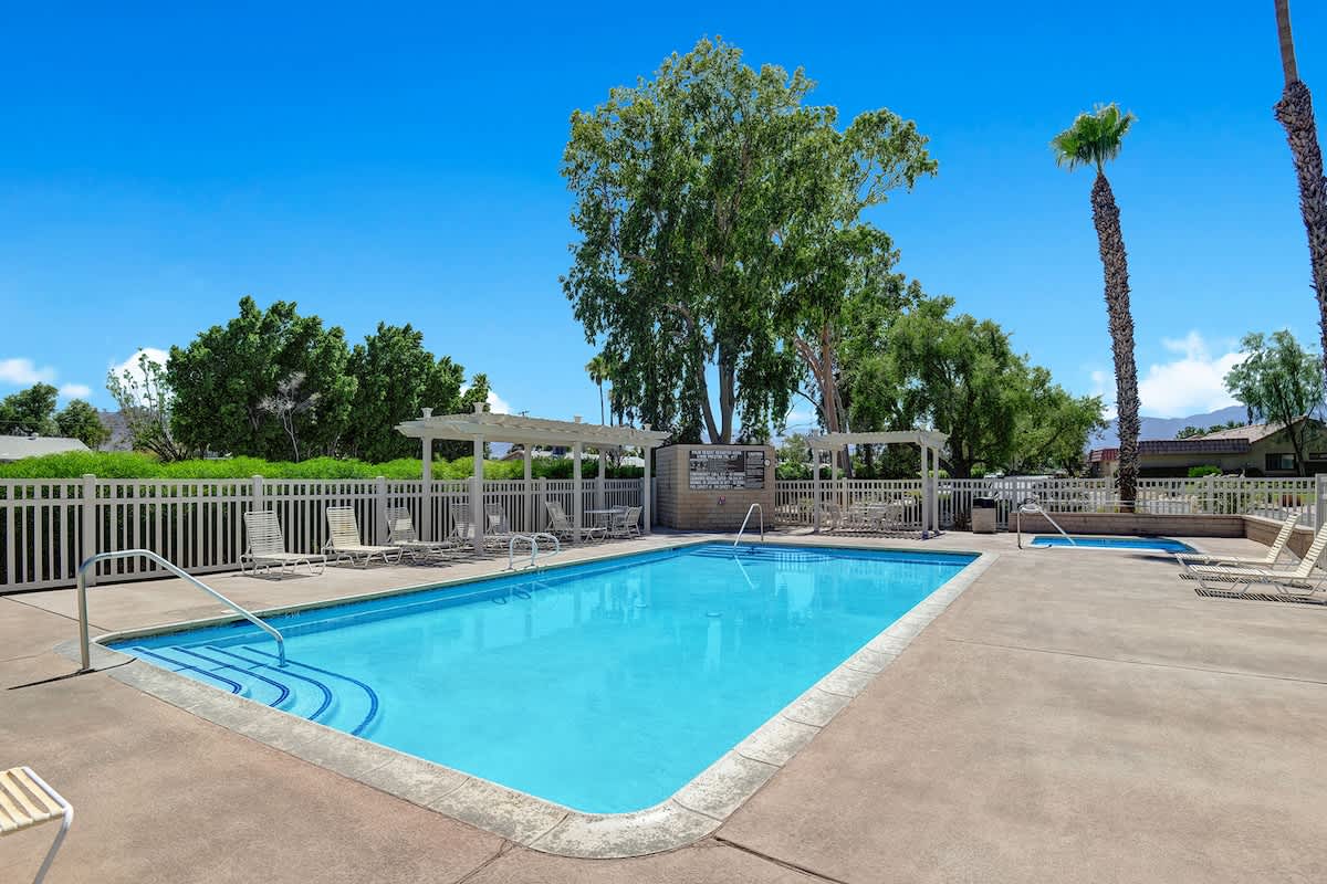 POOL.jpg mls
