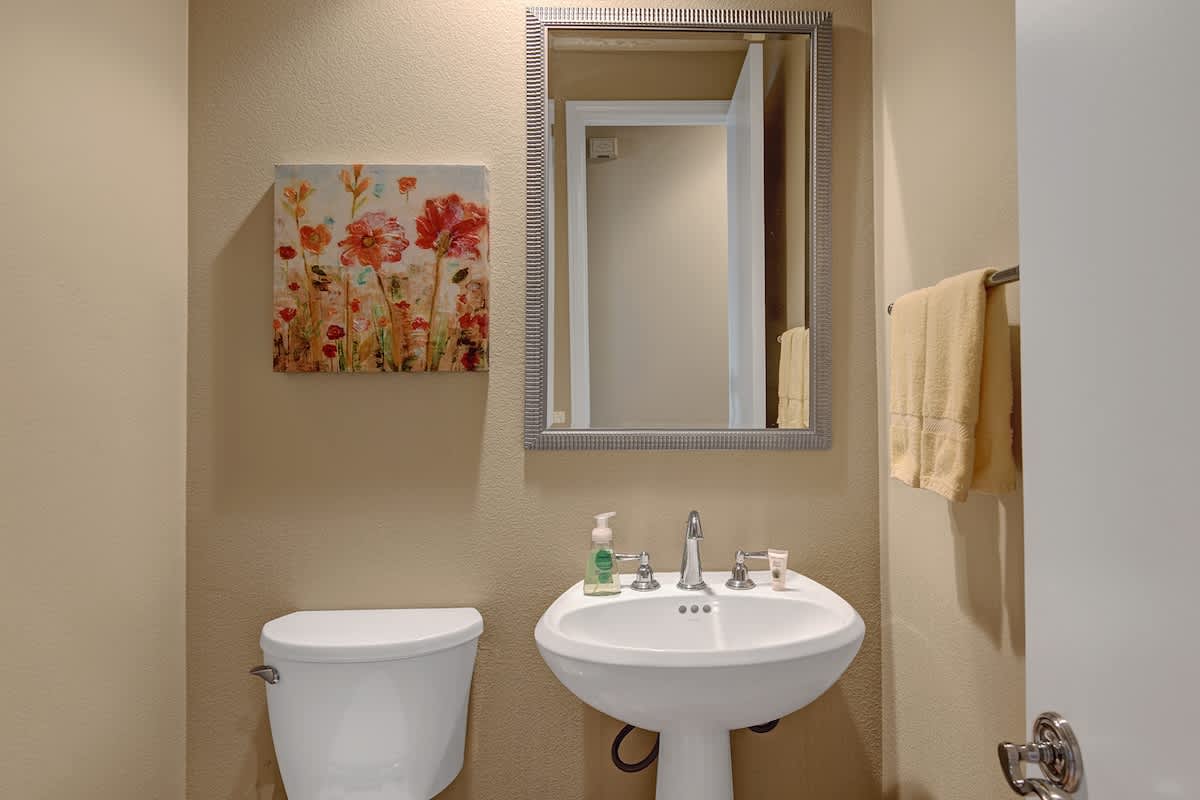 POWDER ROOM.jpg mls