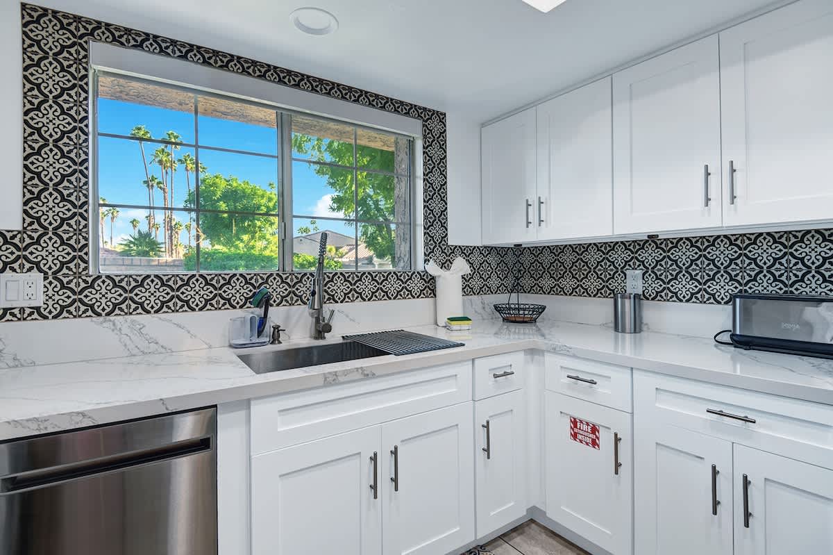 KITCHEN TIGHT
