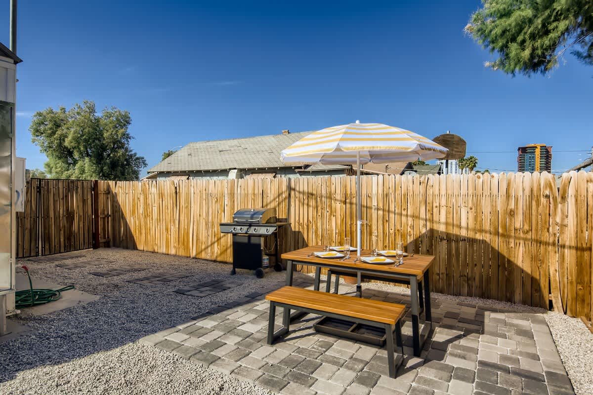 Outdoor Dining/BBQ