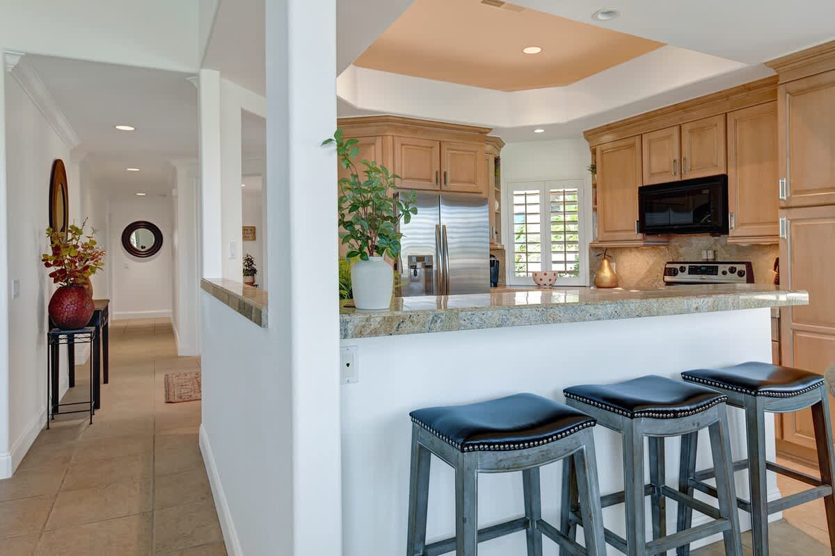 KITCHEN BAR TOP