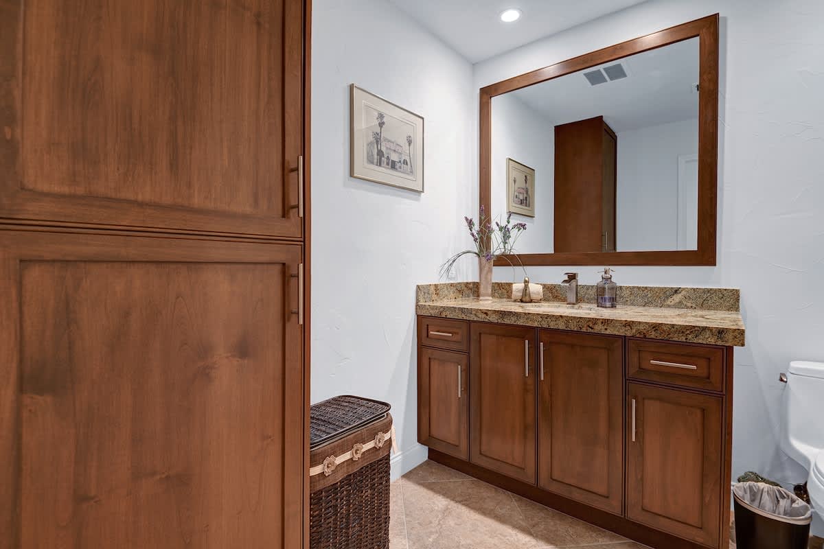 POWDER ROOM