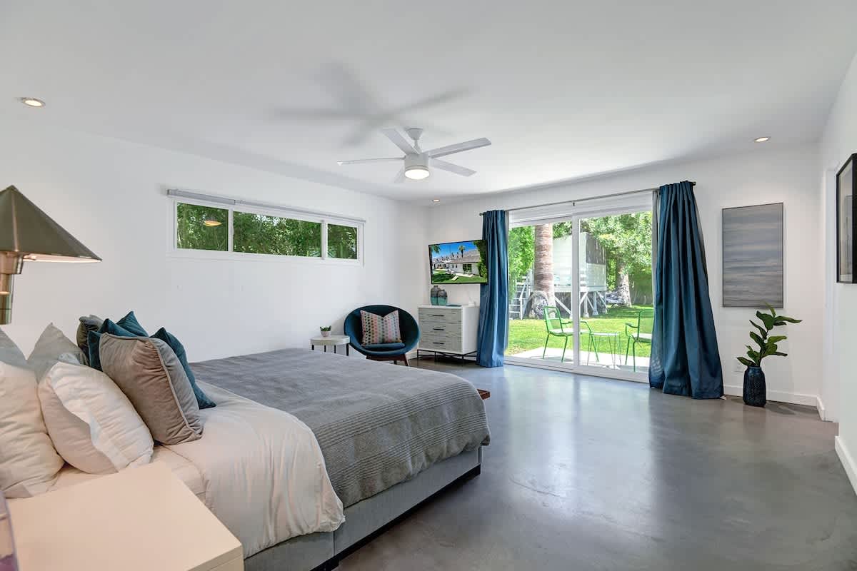 MAIN BEDROOM