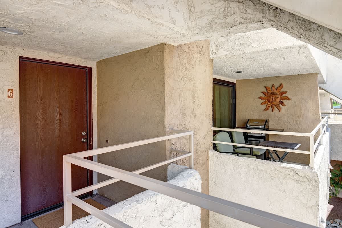FRONT DOOR.jpg mls