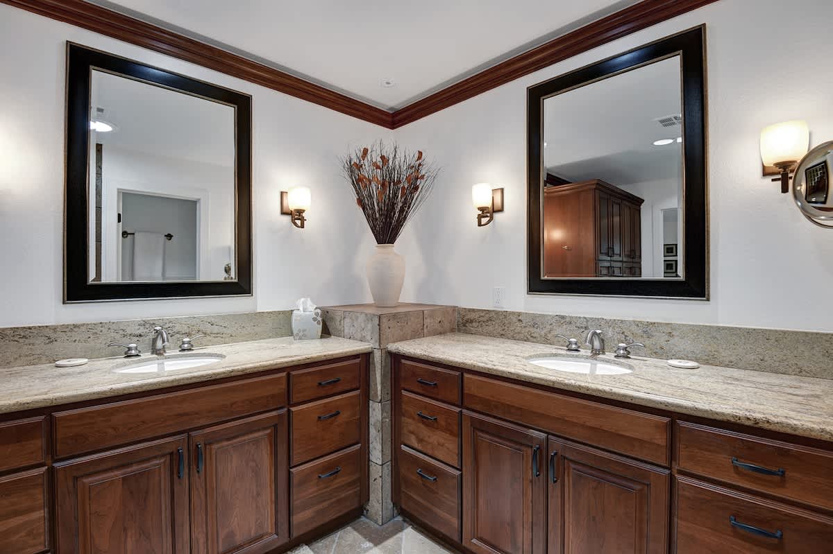 MAIN BATHROOM