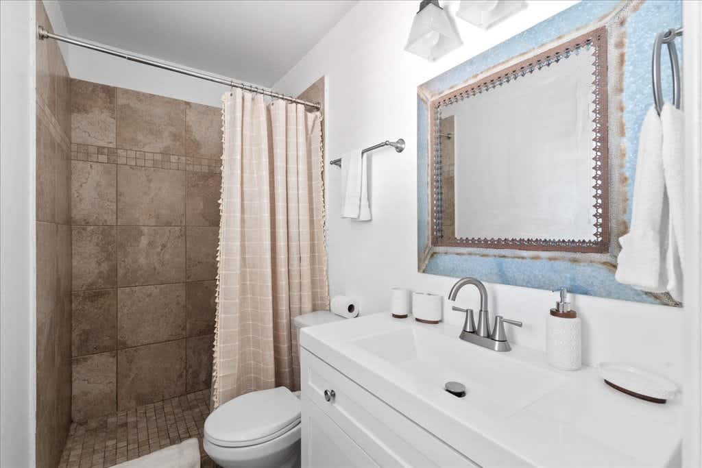BATHROOM 1