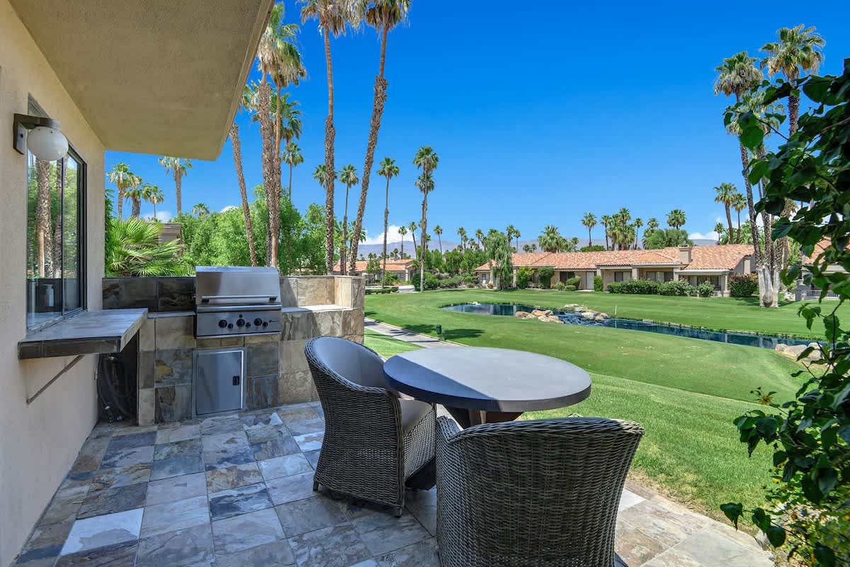 PATIO TABLE.jpg mls
