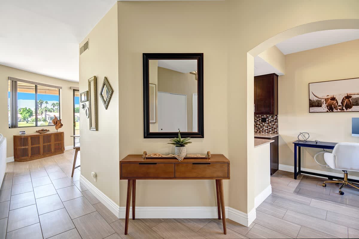 ENTRY WAY.jpg mls
