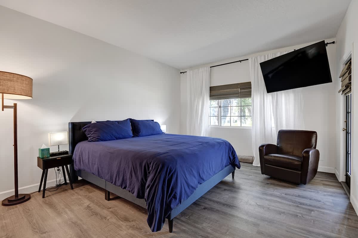 MAIN BEDROOM