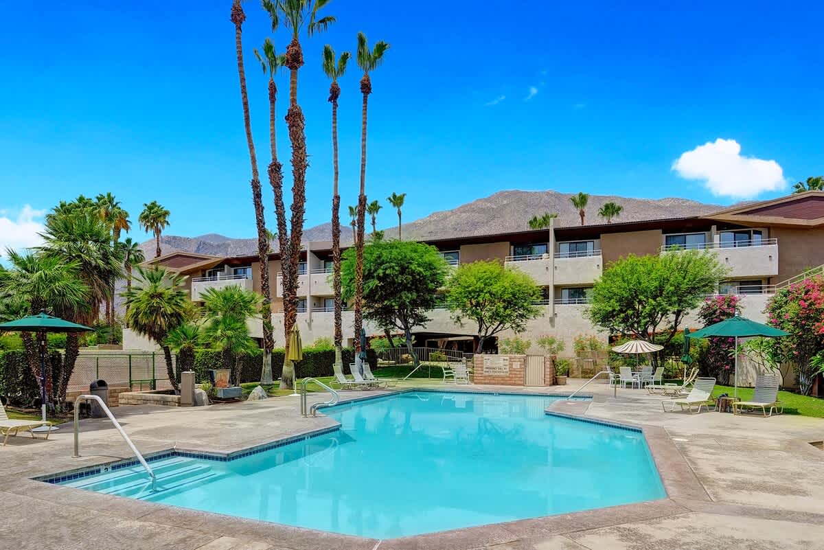 POOL.jpg mls