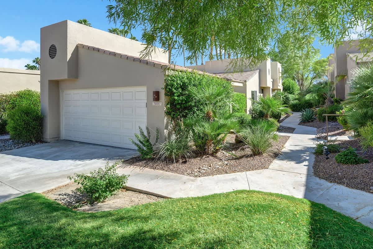 FRONT OF HOME.jpg mls
