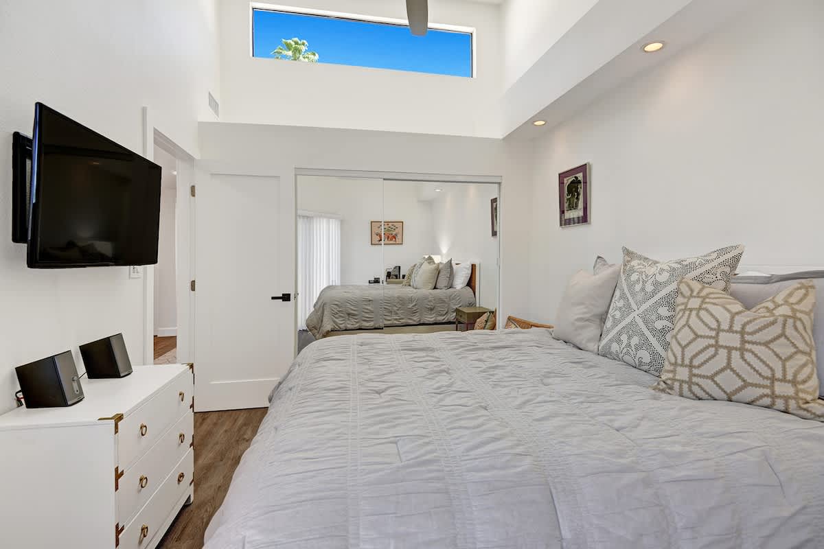 BEDROOM 2