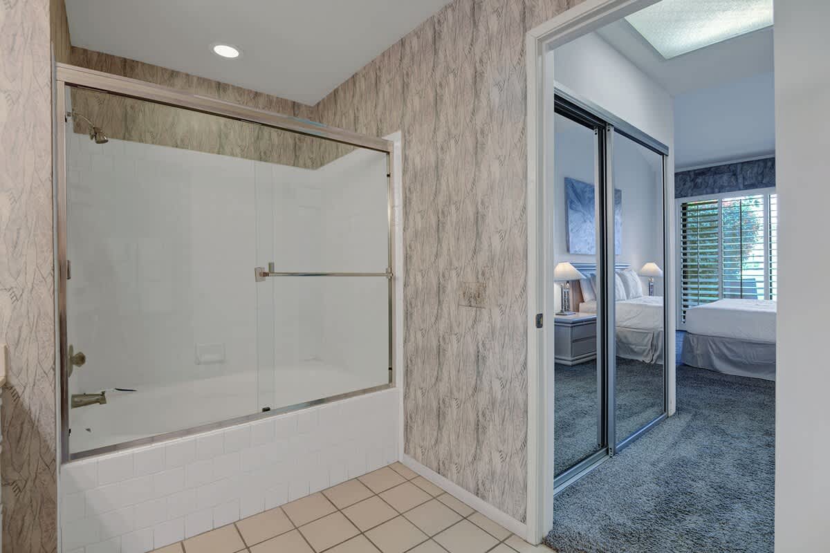 MAIN BATHROOM