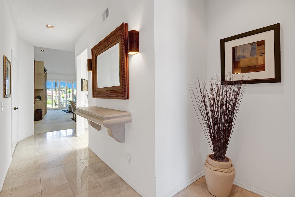 ENTRY WAY.jpg mls